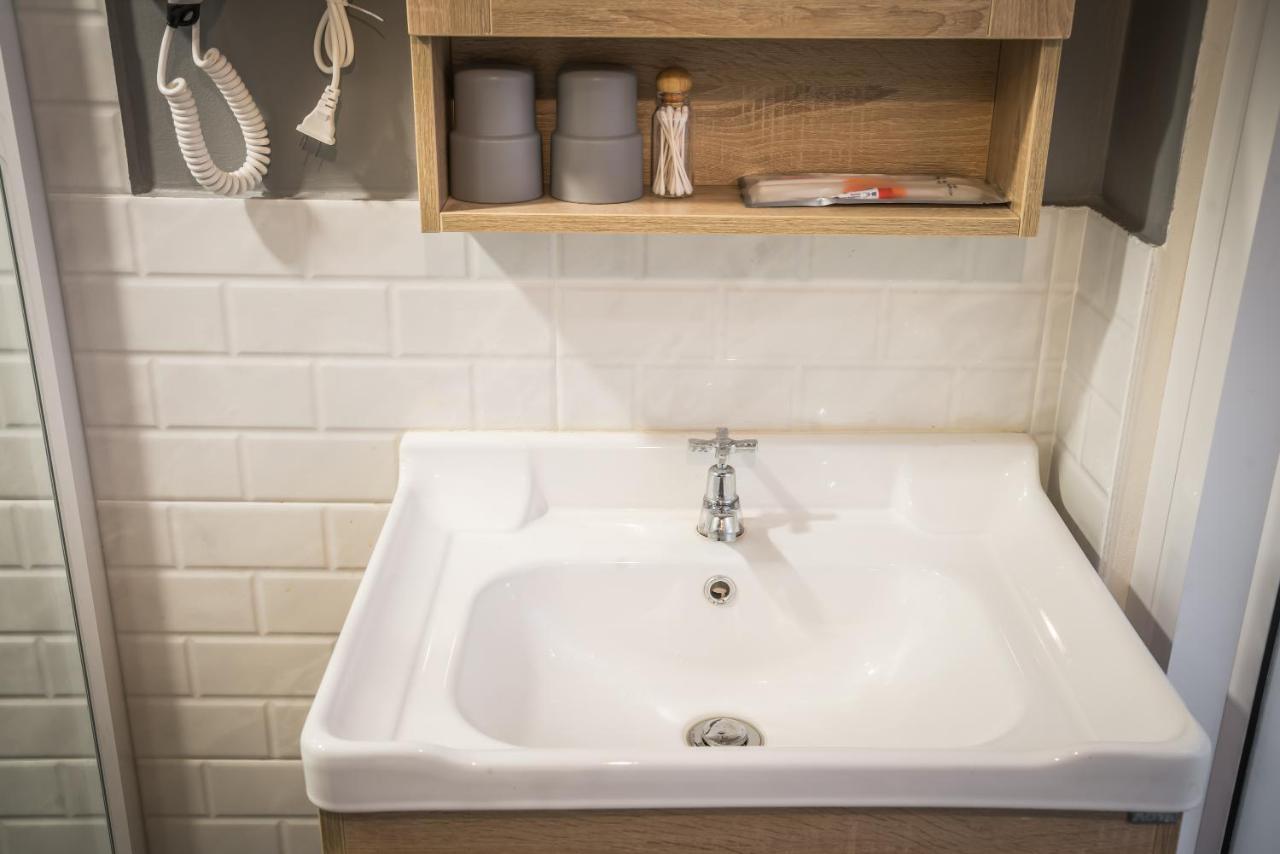 Canal View Lo-Ha Guest House, Contactless Check-In بانكوك المظهر الخارجي الصورة