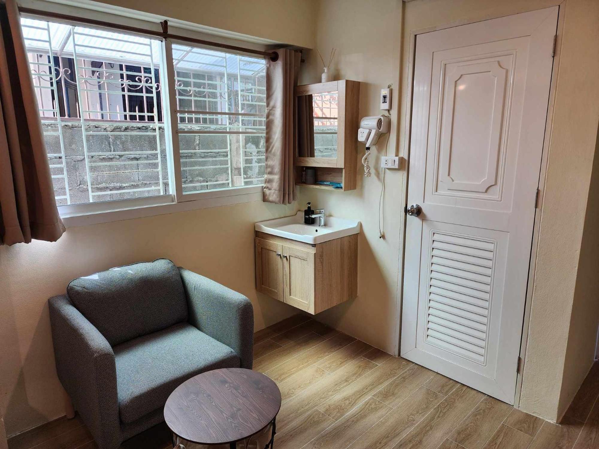 Canal View Lo-Ha Guest House, Contactless Check-In بانكوك المظهر الخارجي الصورة